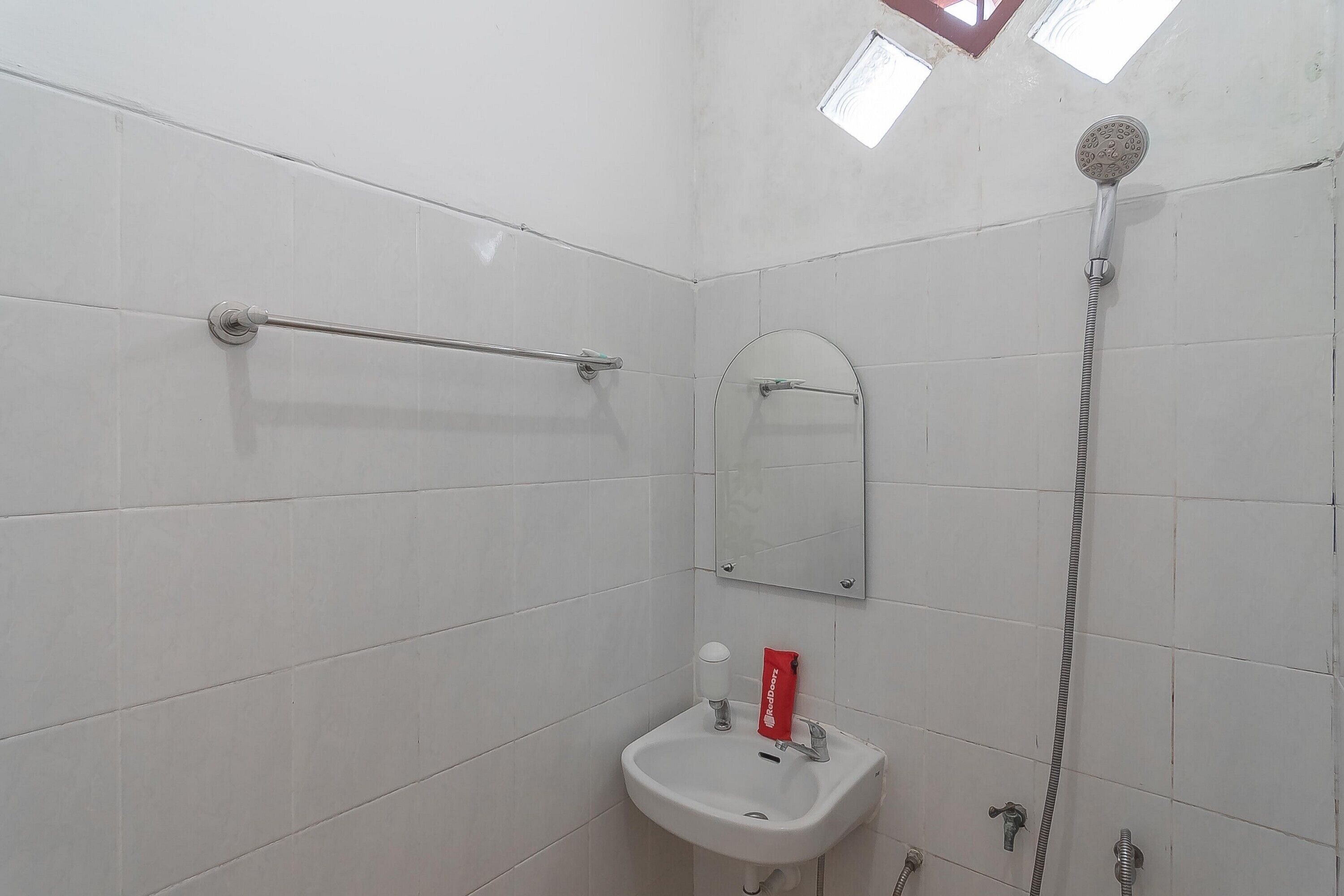 Syariah near Terminal Batu Ampar 2 by  RedDoorz