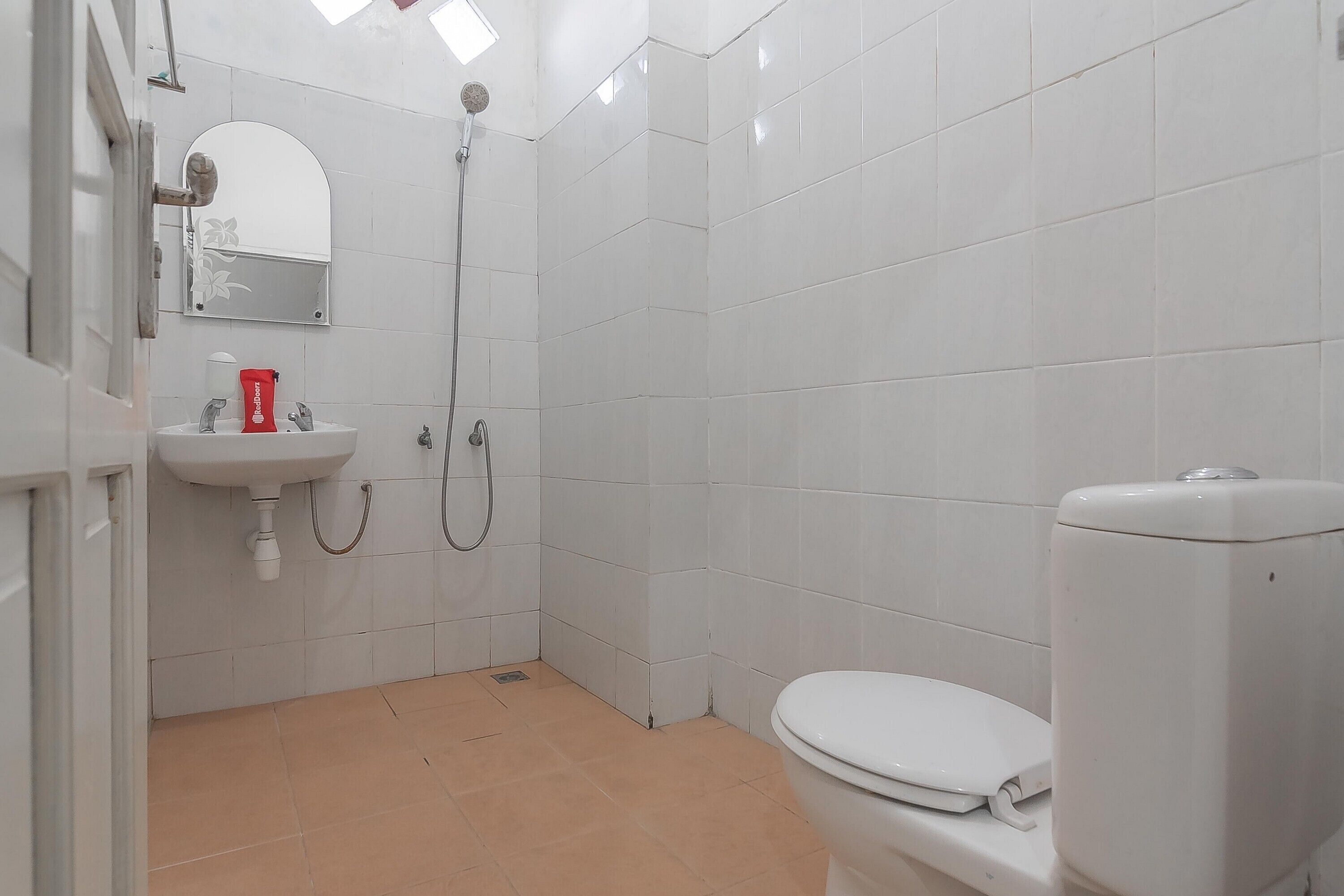 Syariah near Terminal Batu Ampar 2 by  RedDoorz
