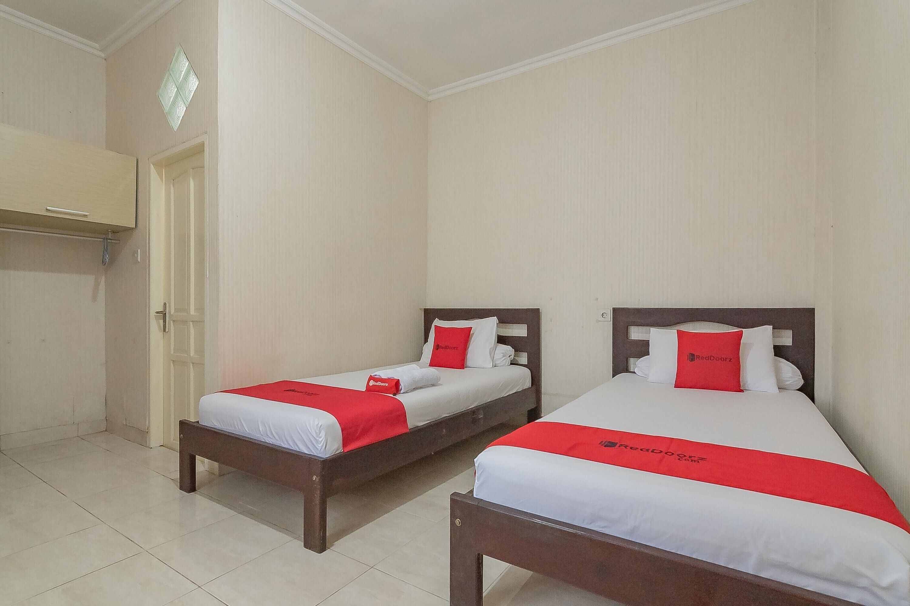 Syariah near Terminal Batu Ampar 2 by  RedDoorz