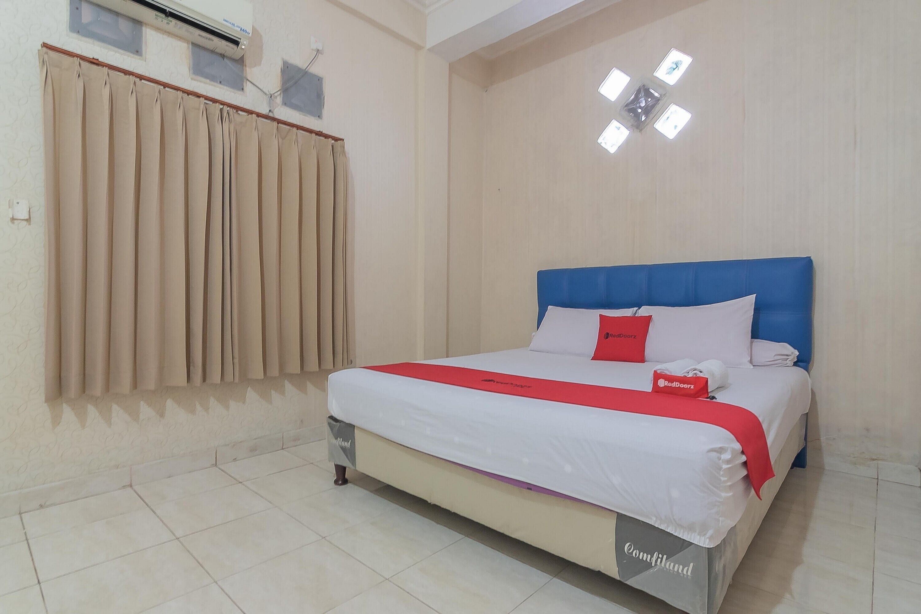 Syariah near Terminal Batu Ampar 2 by  RedDoorz
