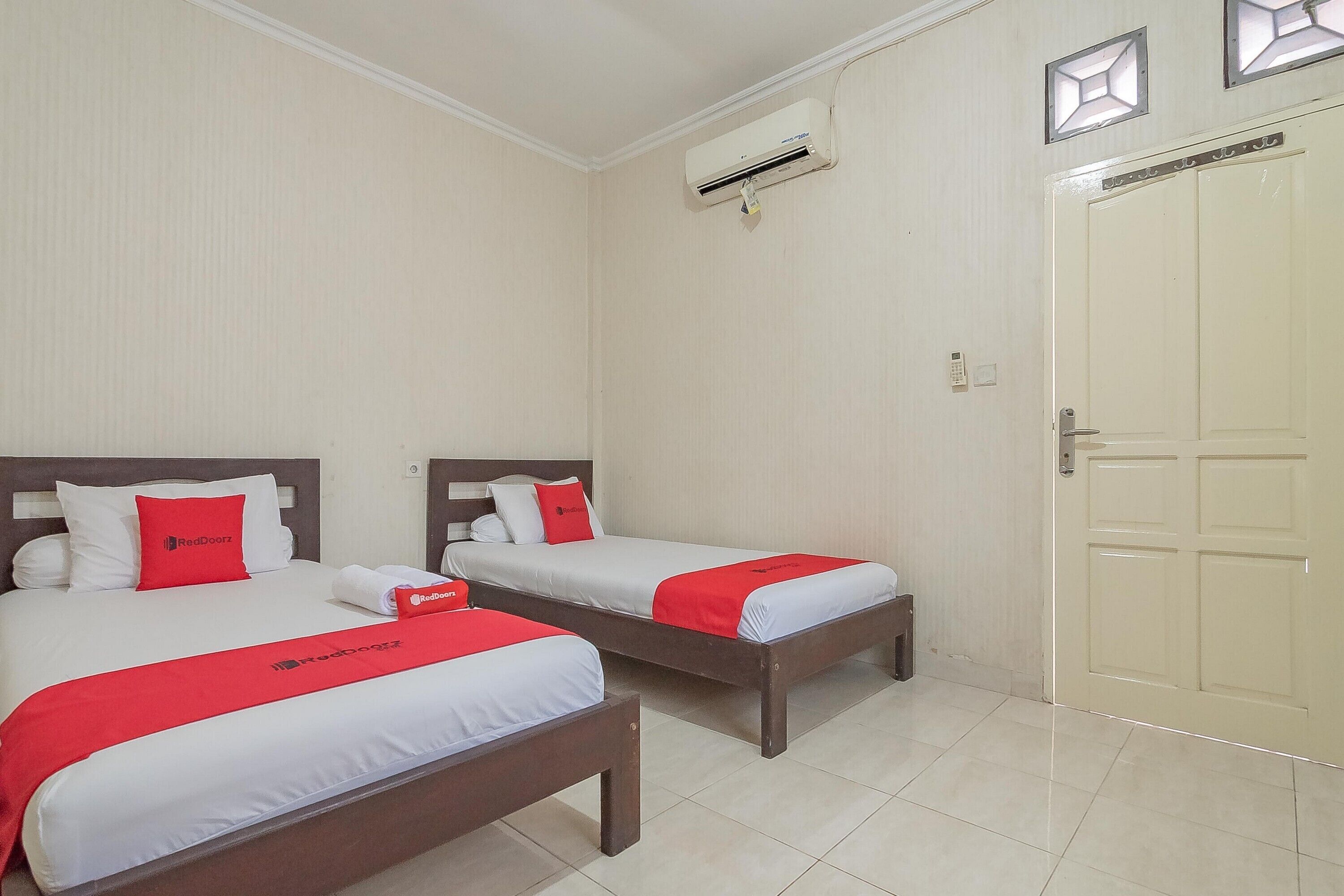 Syariah near Terminal Batu Ampar 2 by  RedDoorz
