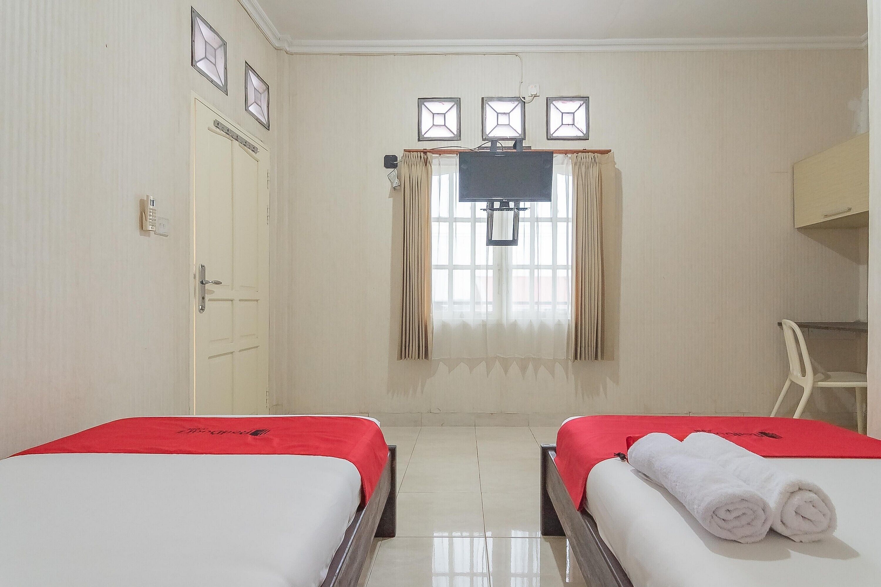 Syariah near Terminal Batu Ampar 2 by  RedDoorz
