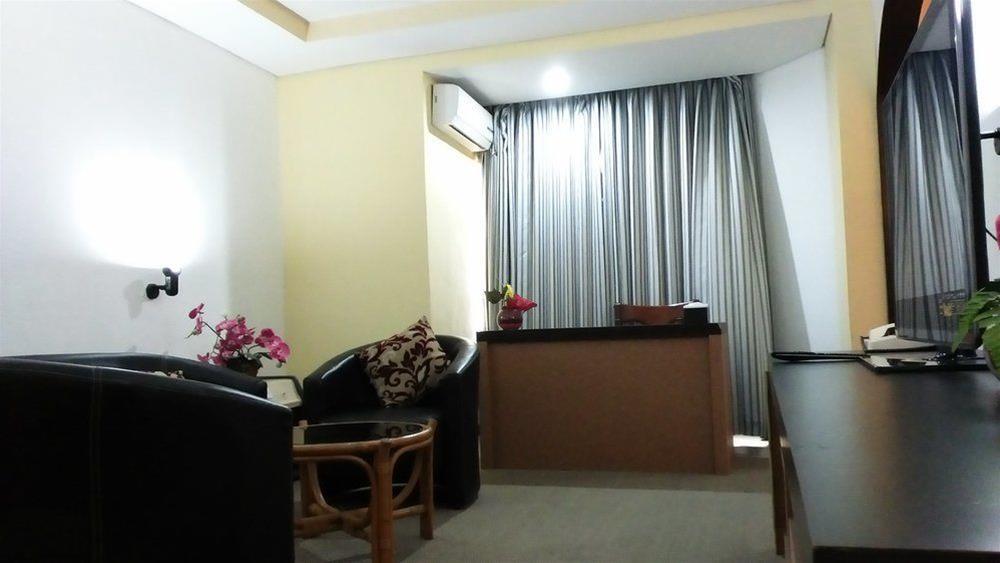 Capital O 1963 Hotel The New Benakutai