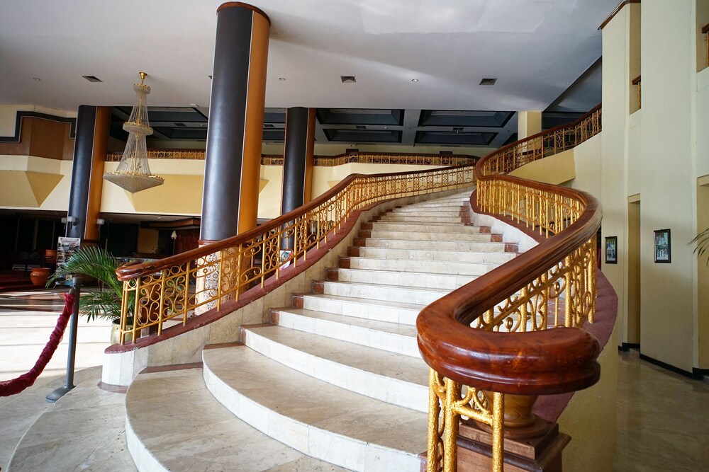 Capital O 1963 Hotel The New Benakutai