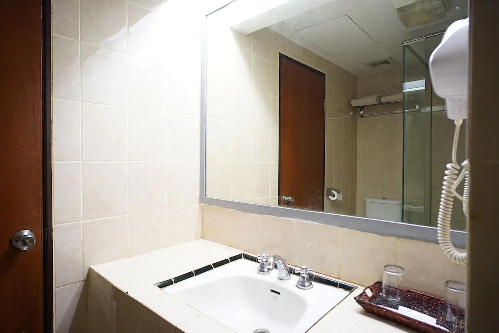 Capital O 1963 Hotel The New Benakutai