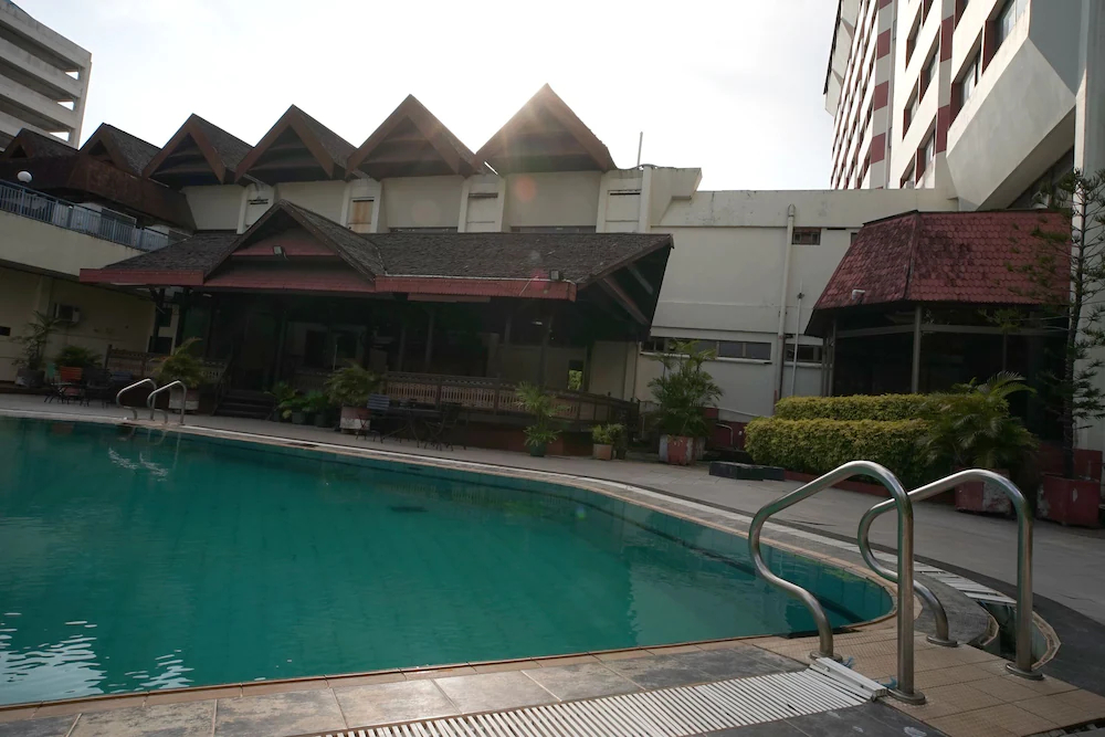 Capital O 1963 Hotel The New Benakutai