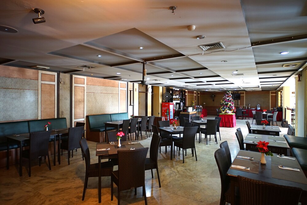 Capital O 1963 Hotel The New Benakutai