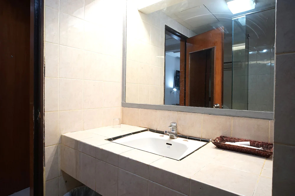 Capital O 1963 Hotel The New Benakutai