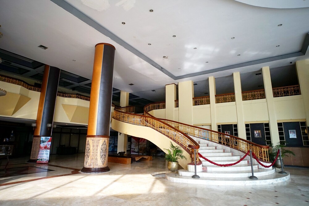 Capital O 1963 Hotel The New Benakutai