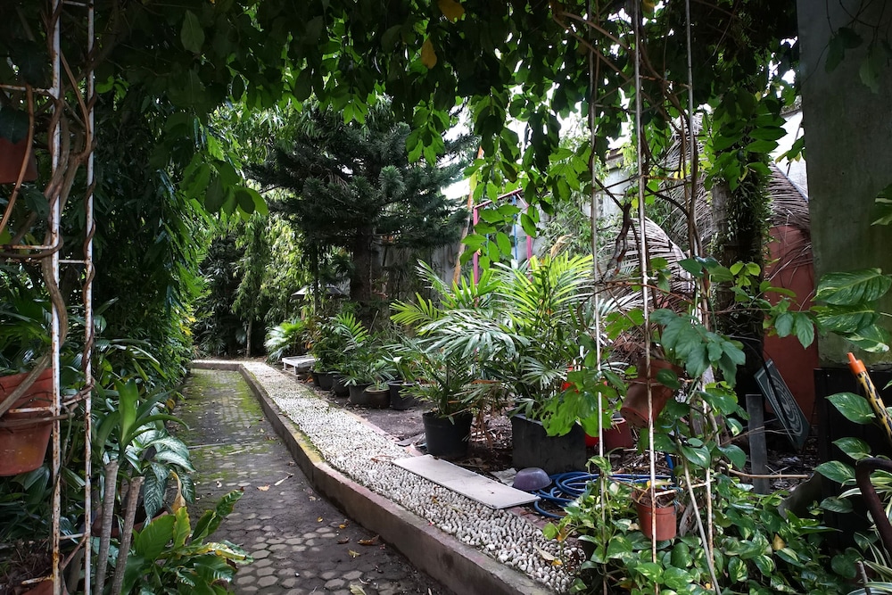 Capital O 1963 Hotel The New Benakutai