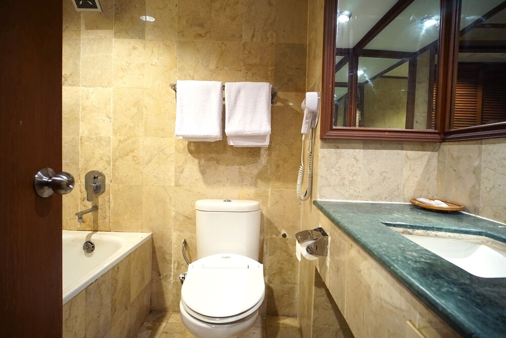 Capital O 1963 Hotel The New Benakutai