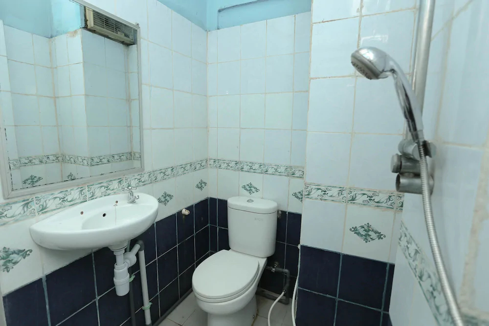 Hotel Kharisma by OYO Rooms