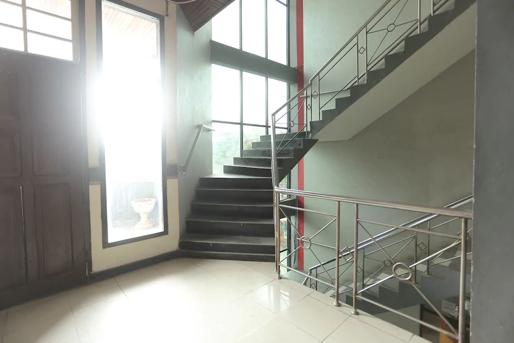 Hotel Kharisma by OYO Rooms