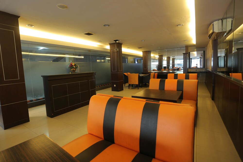 Hotel Sembilan Sembilan by OYO Rooms