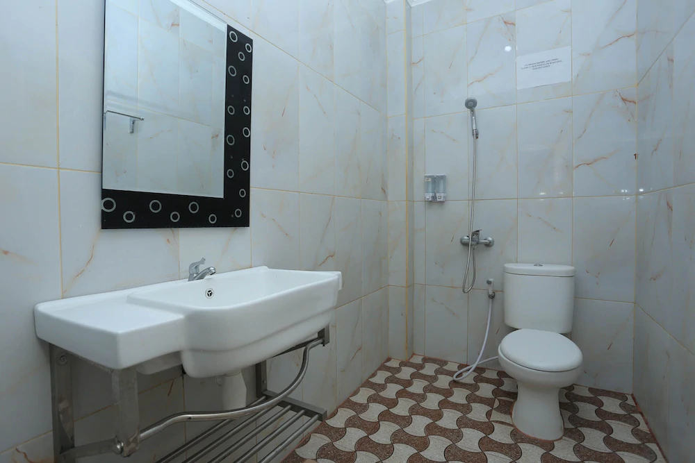 Tiara Guest House by OYO Rooms