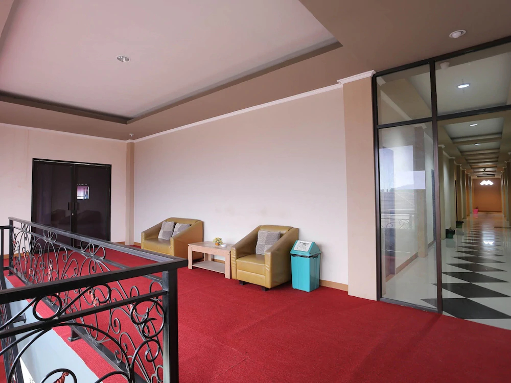 Tiara Guest House by OYO Rooms