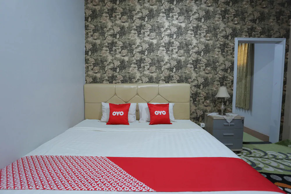Tiara Guest House by OYO Rooms