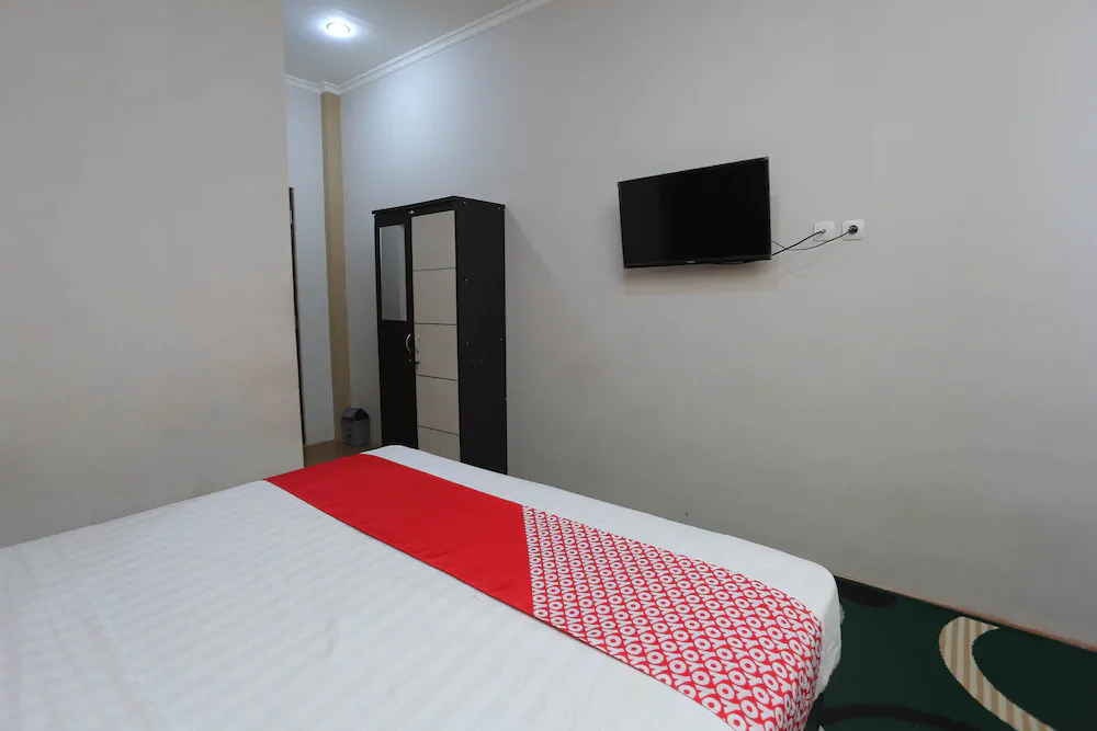 Tiara Guest House by OYO Rooms