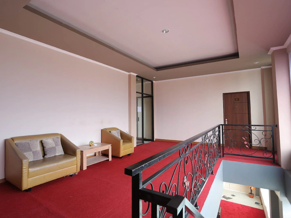 Tiara Guest House by OYO Rooms