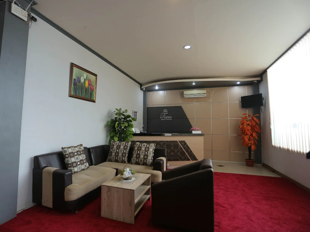 Tiara Guest House by OYO Rooms