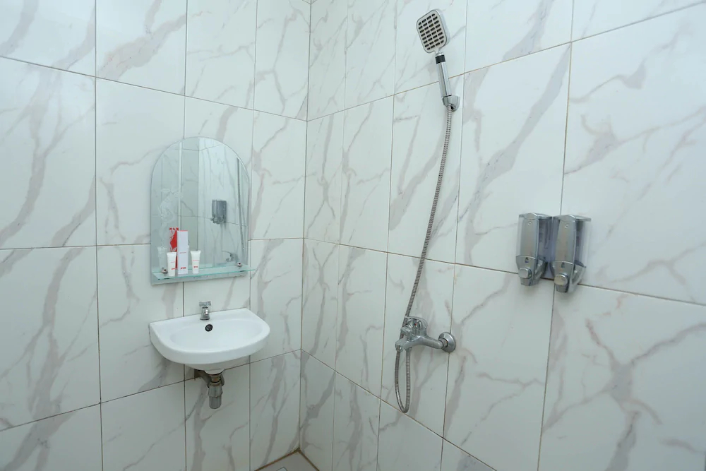 Tiara Guest House by OYO Rooms
