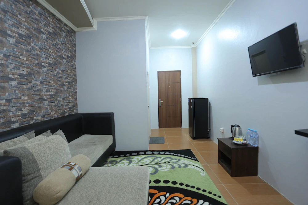 Tiara Guest House by OYO Rooms
