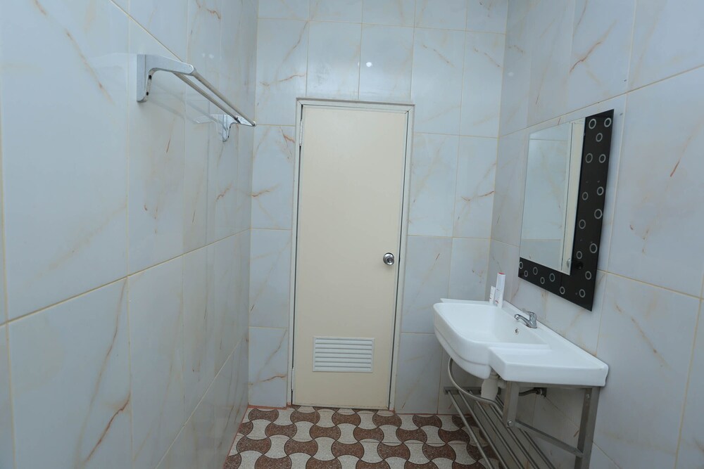 Tiara Guest House by OYO Rooms