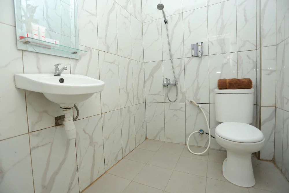 Tiara Guest House by OYO Rooms