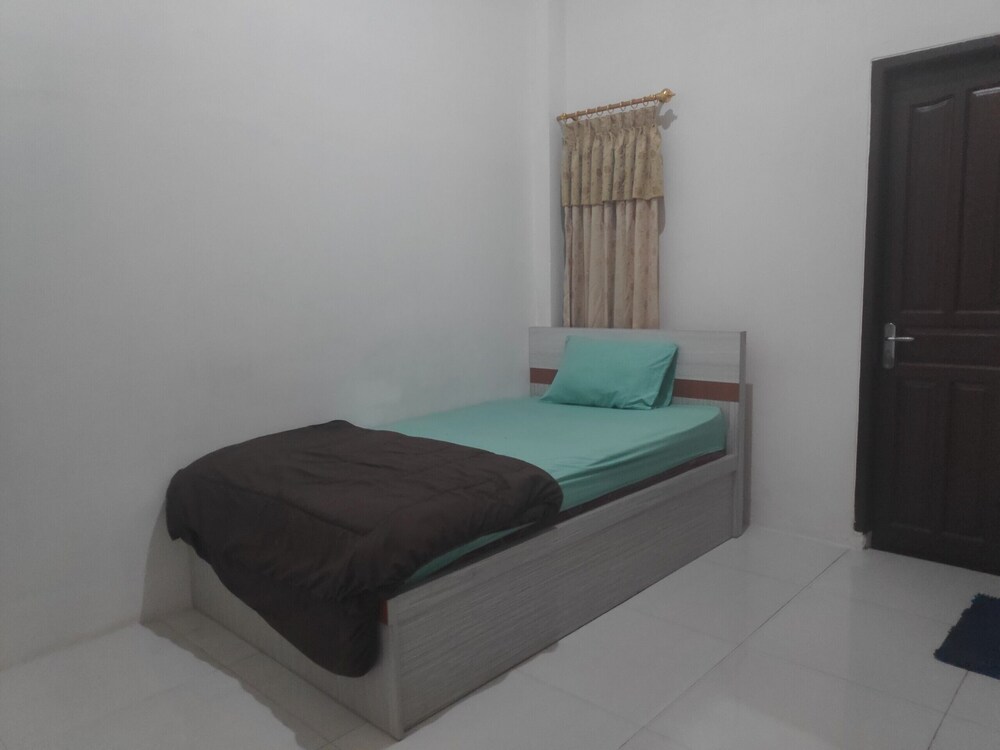 H&m Residence by OYO Rooms