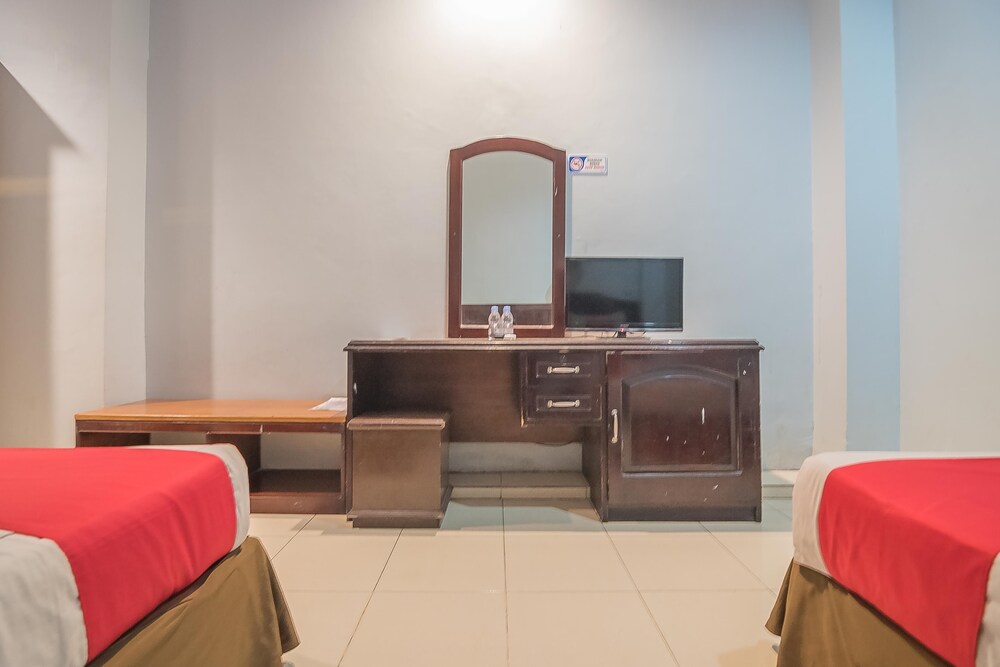 Grand Taufiq Hotel by RedDoorz