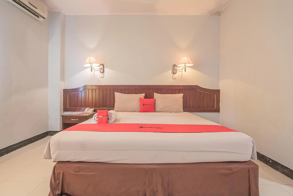Grand Taufiq Hotel by RedDoorz