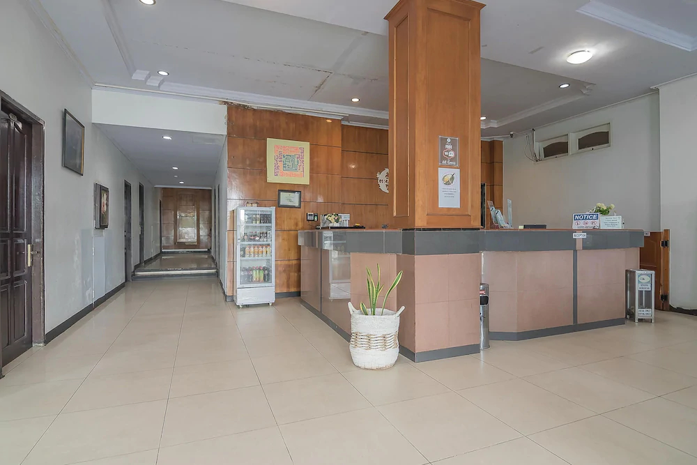 Grand Taufiq Hotel by RedDoorz