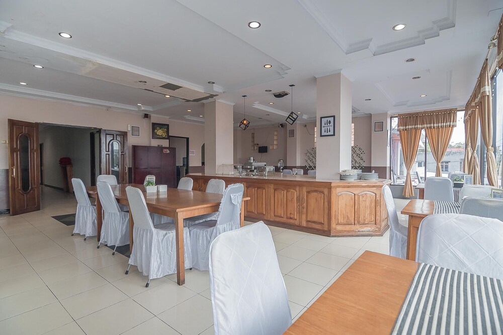 Grand Taufiq Hotel by RedDoorz