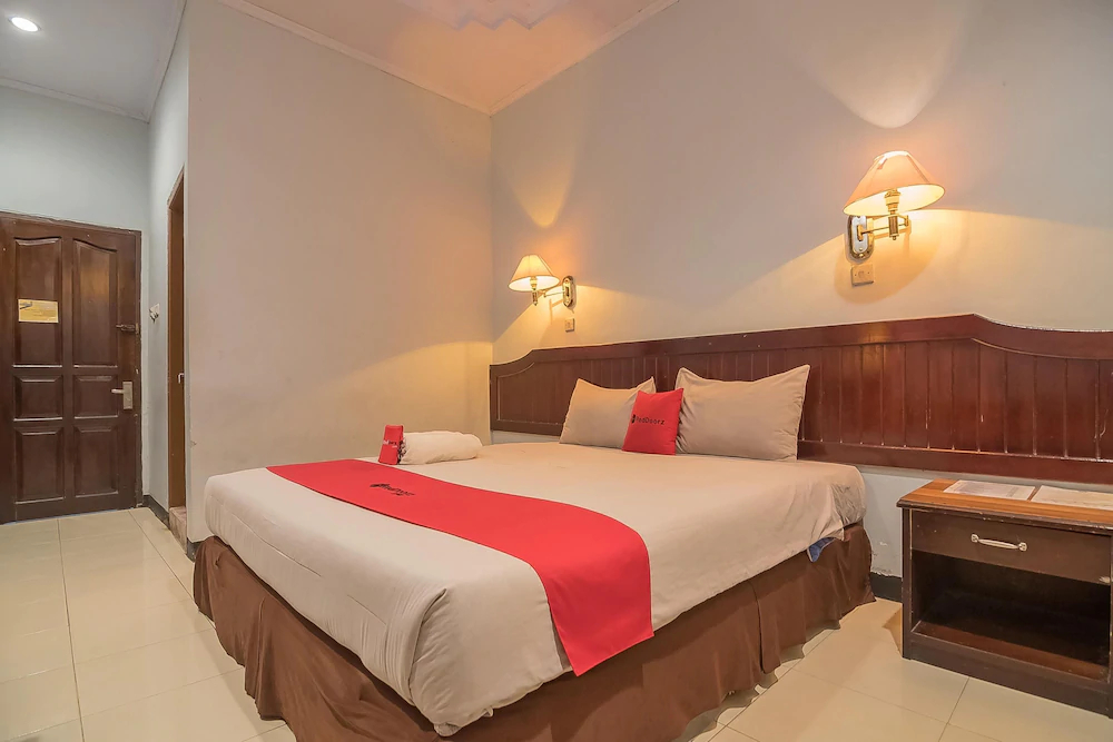 Grand Taufiq Hotel by RedDoorz
