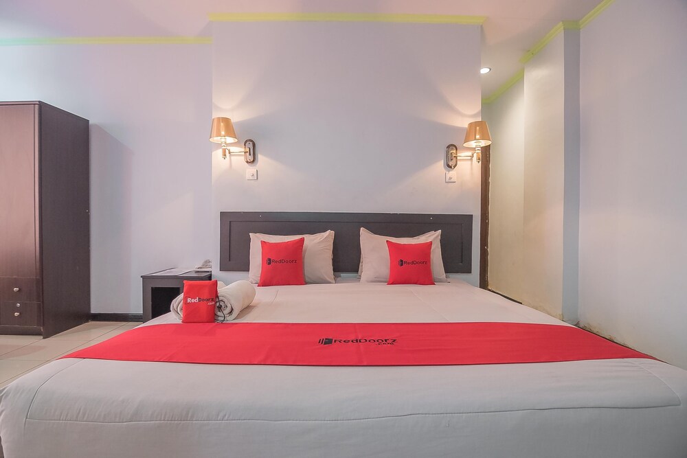Grand Taufiq Hotel by RedDoorz