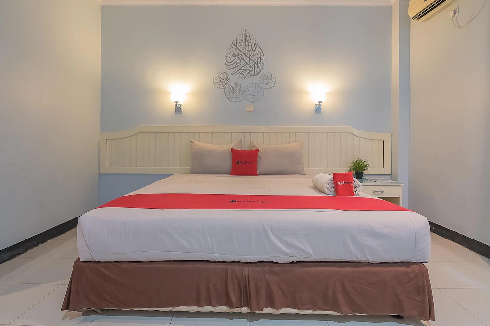 Grand Taufiq Hotel by RedDoorz