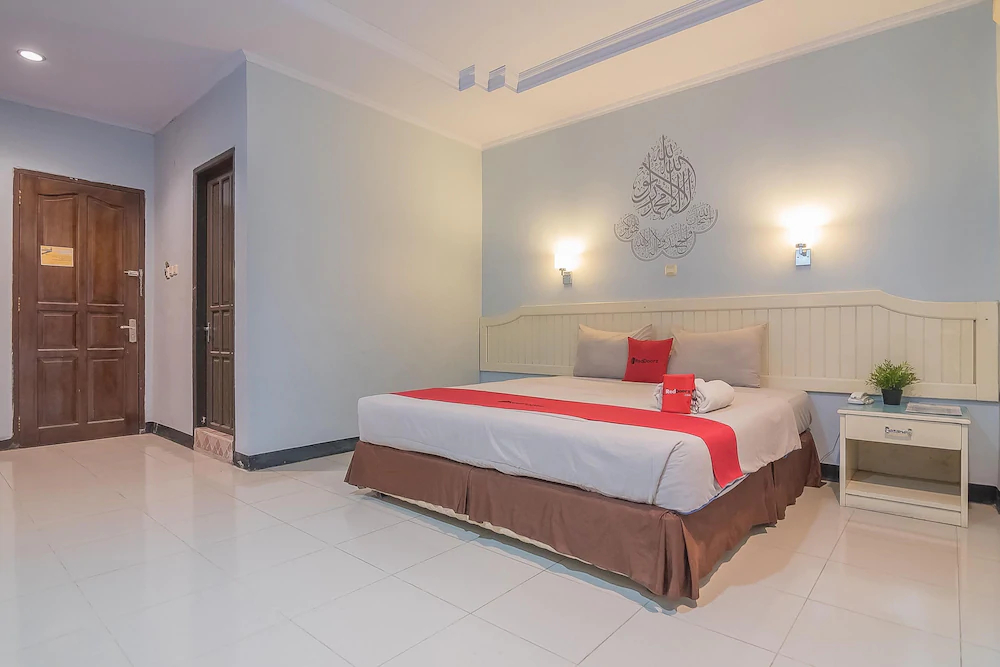 Grand Taufiq Hotel by RedDoorz