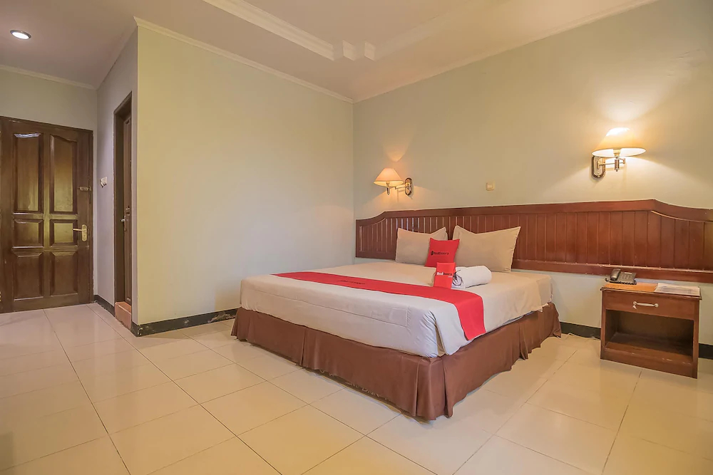 Grand Taufiq Hotel by RedDoorz
