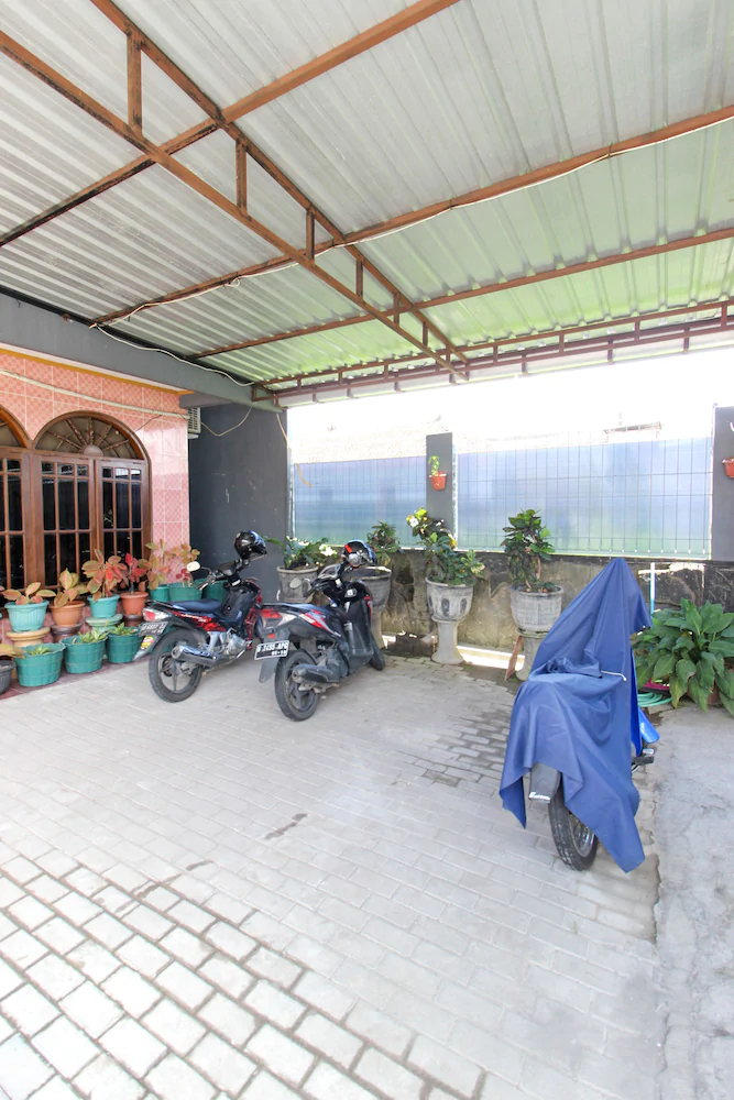 RedDoorz Near Candi Ratu Boko