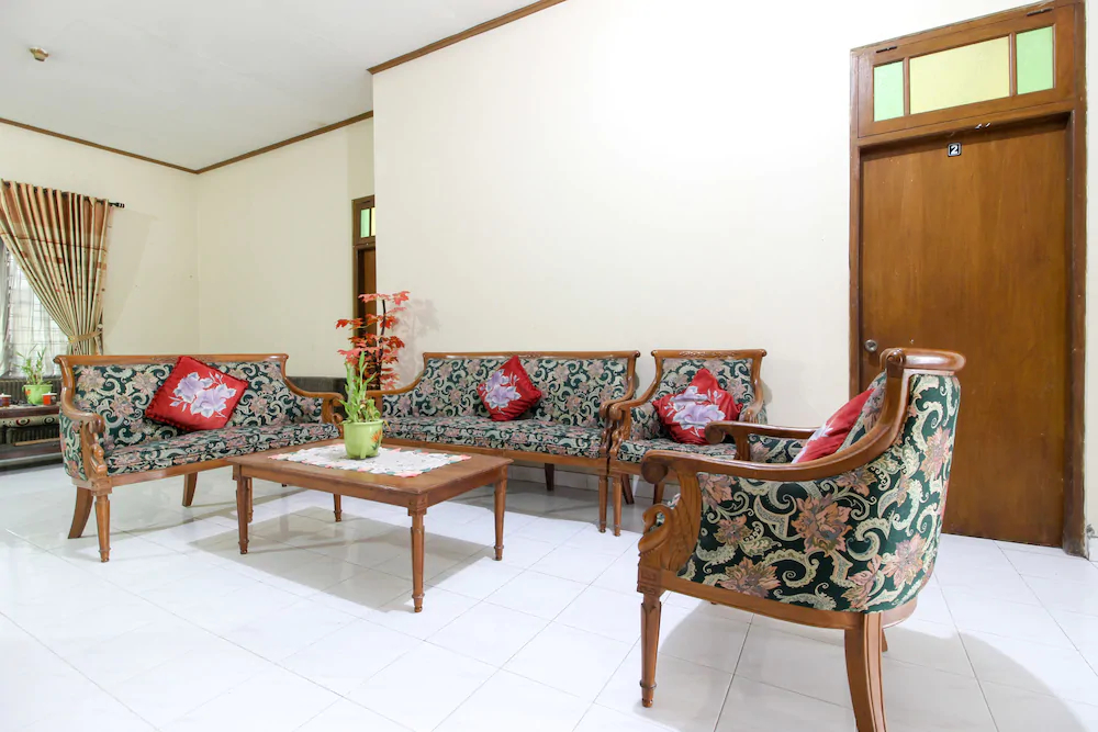 RedDoorz Near Candi Ratu Boko