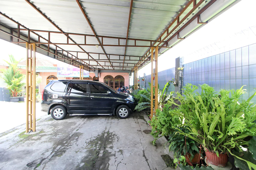 RedDoorz Near Candi Ratu Boko