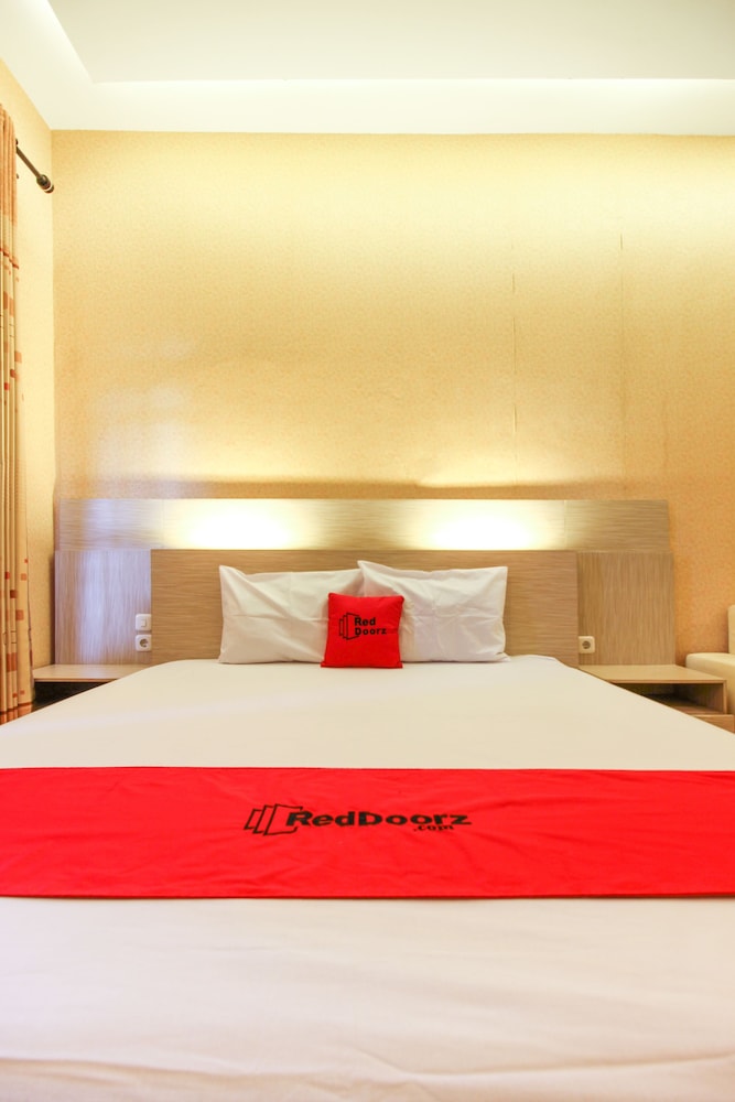 RedDoorz Near Candi Ratu Boko