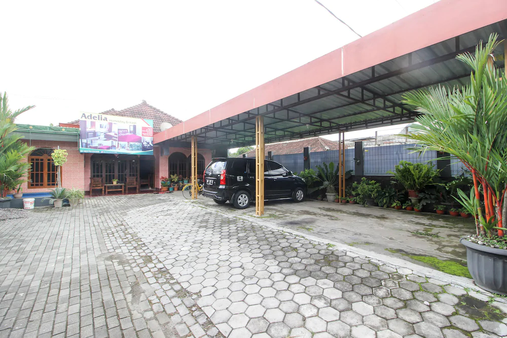 RedDoorz Near Candi Ratu Boko