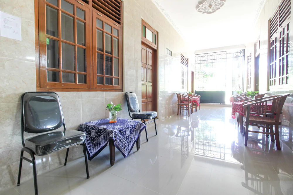 RedDoorz Near Candi Ratu Boko