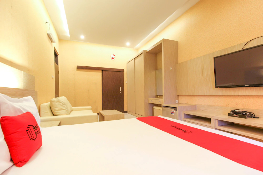 RedDoorz Near Candi Ratu Boko