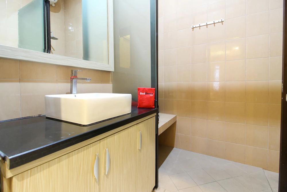 RedDoorz Near Candi Ratu Boko