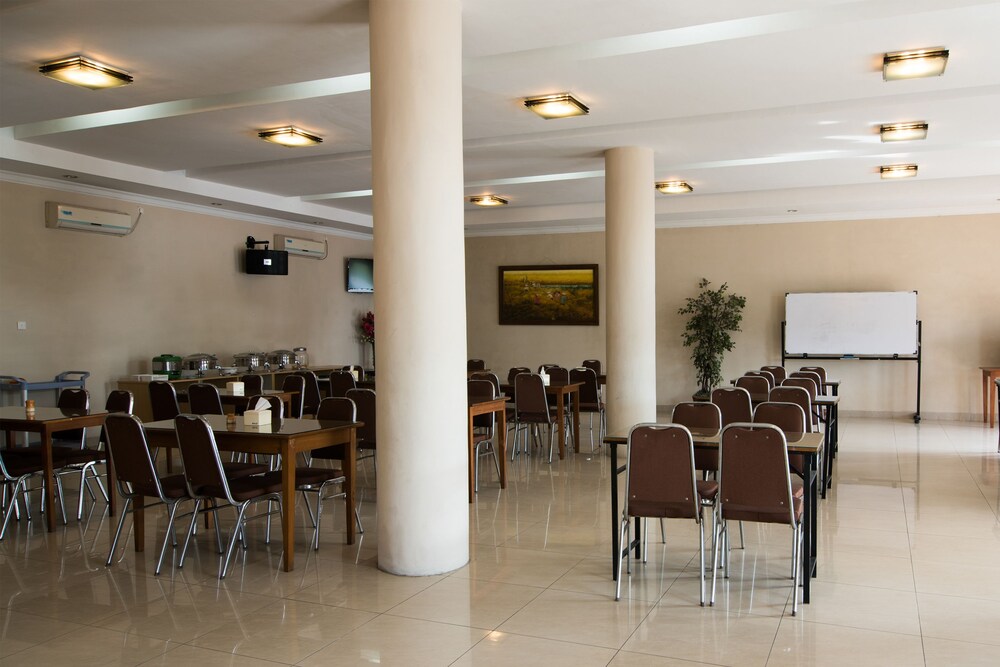 OYO 673 Hotel Cepu Indah 1