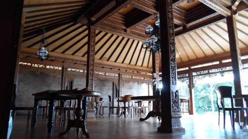 Chrome Hotel & Resort