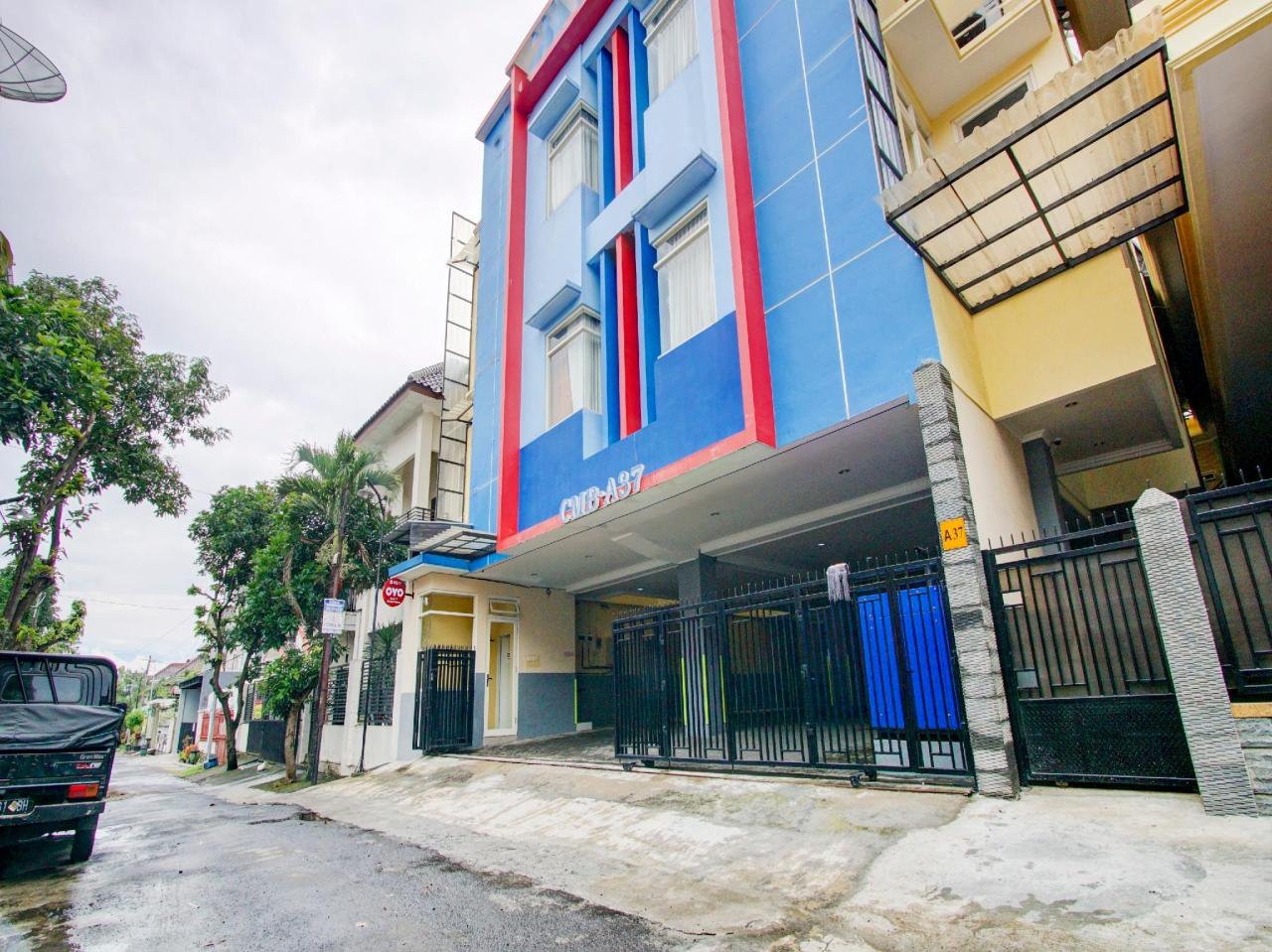 Cmb 37 Guest House by OYO Rooms