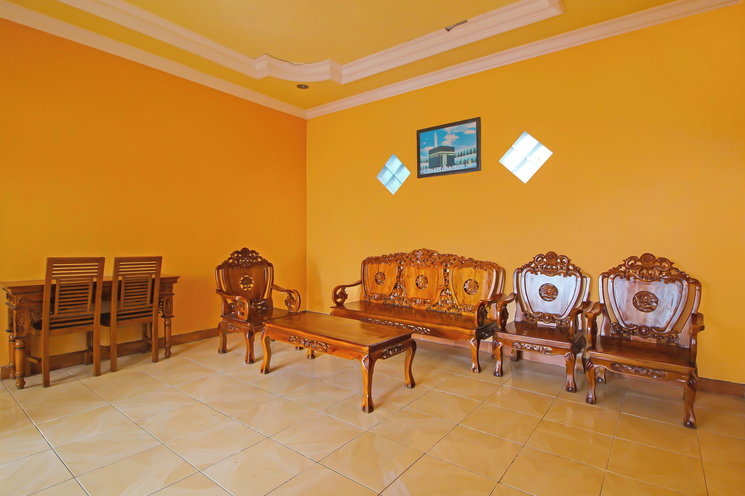 Hotel Dan Aula Wahyu Sari B by OYO